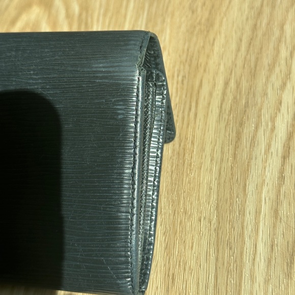 Authentic Louis Vuitton black Epi wallet - Picture 9 of 12